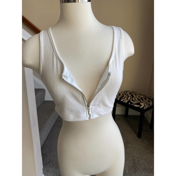 Boohoo white ribbed zip up tank top, size small - Picture 2 of 12